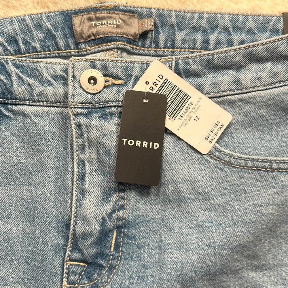 Torrid Size 12 High Rise Midi Classic Wash Denim Short NWT